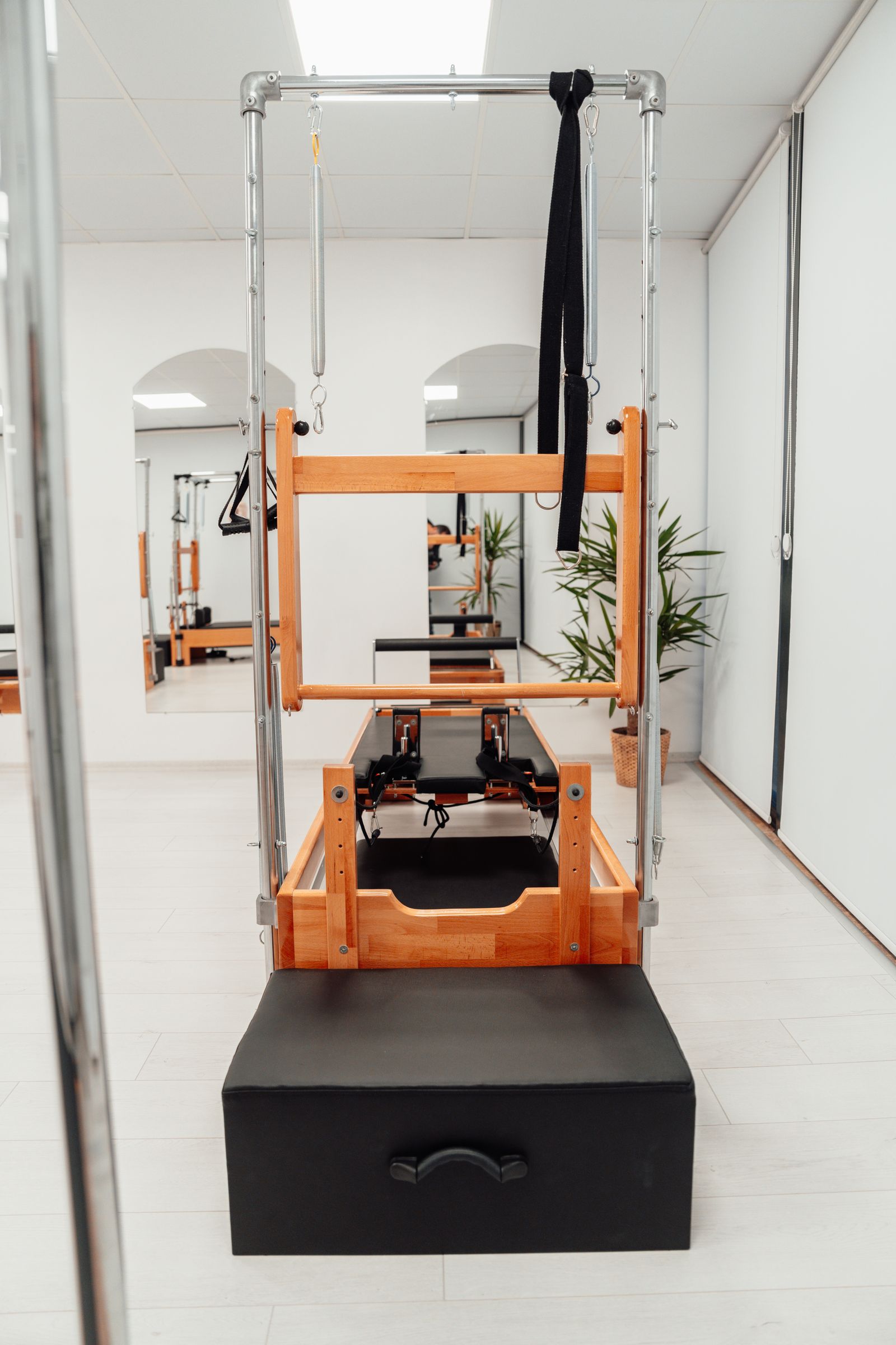 Torre de pilates con muelles y colchoneta